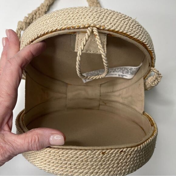 Zara Round Rope Woven Crossbody Bag with Magnetic Closure - Picture 2 of 9